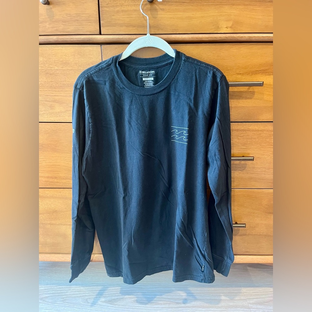 Billabong Men’s Long-Sleeve Tee: Size M